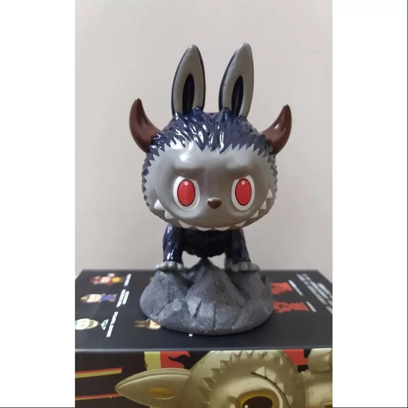 Labubu Die Monster Kaiju Serie DER VULKAN KAIJU