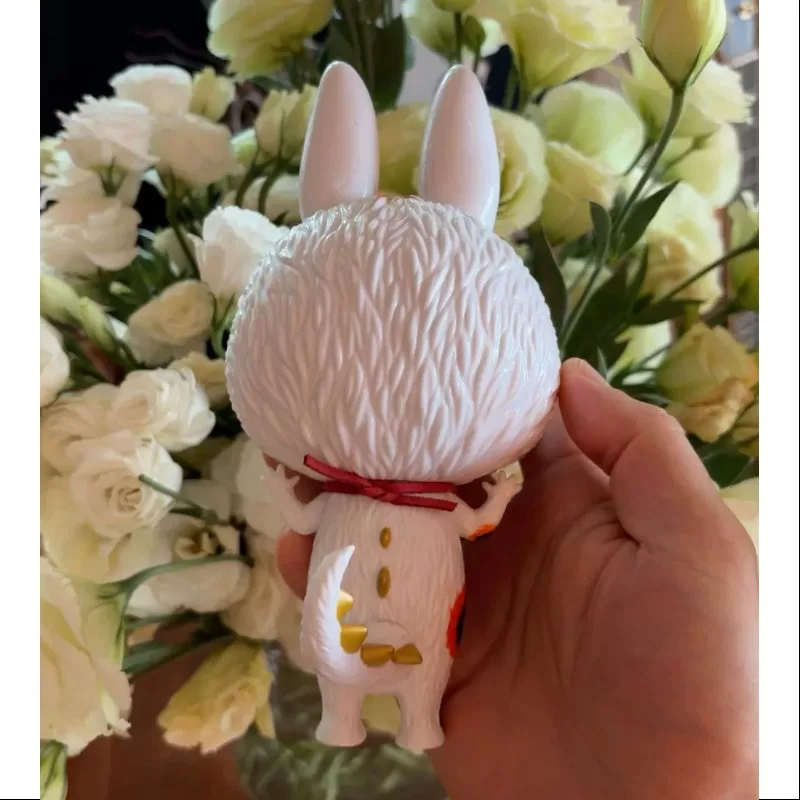Labubu Die Monster Zimomo Maneki Weiß 2019 LIMITIERT Labubu Die Monster Zimomo Maneki Weiß 2019 LIMITIERT