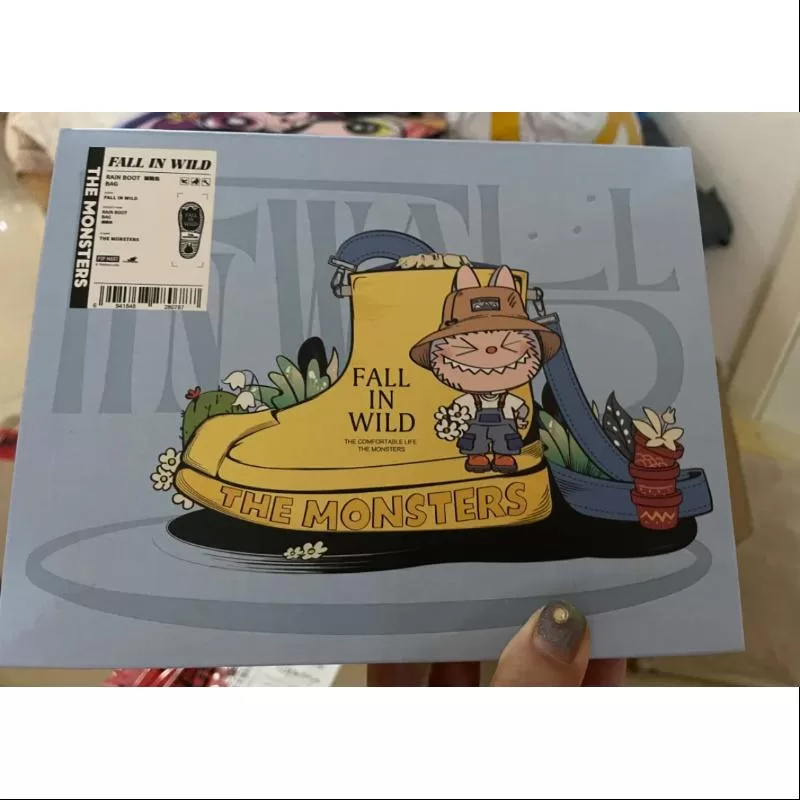 Labubu Regenstiefeltasche aus der Serie „The Monsters Fall In Wild“ – LIMITIERT