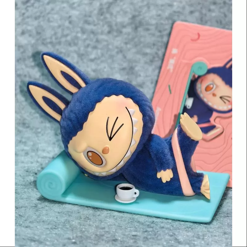 Labubu The Monsters Lazy Yoga Serie Americano