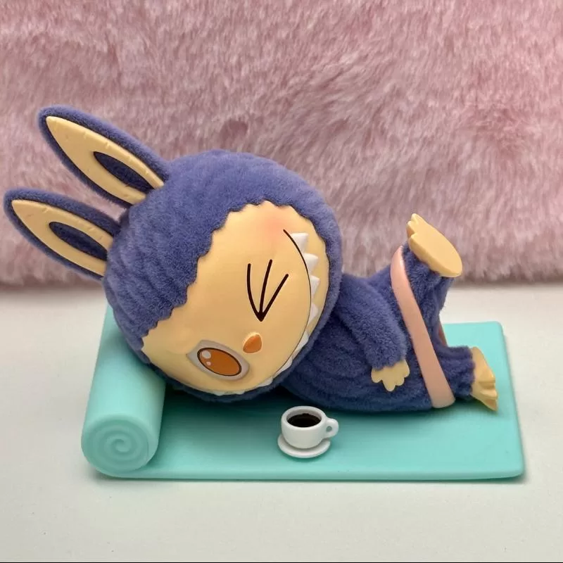 Labubu The Monsters Lazy Yoga Serie Americano